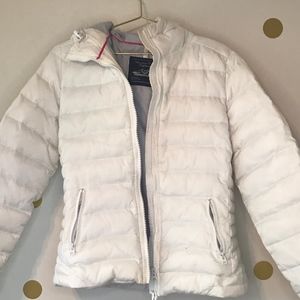 White American Eagle. Outfitters puffer coat